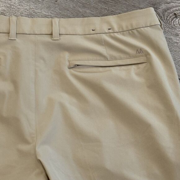 Mizzen & Main Helmsman Mens 38 X 8 Performance Shorts Khaki Golf Preppy - Picture 5 of 5